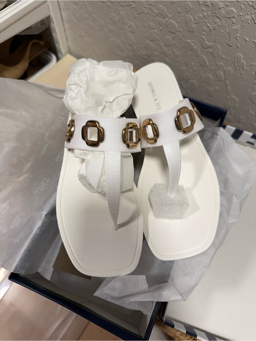 Crown & Ivy White T-Strap Sandals with Gold Accents Size 7 - New in Box!